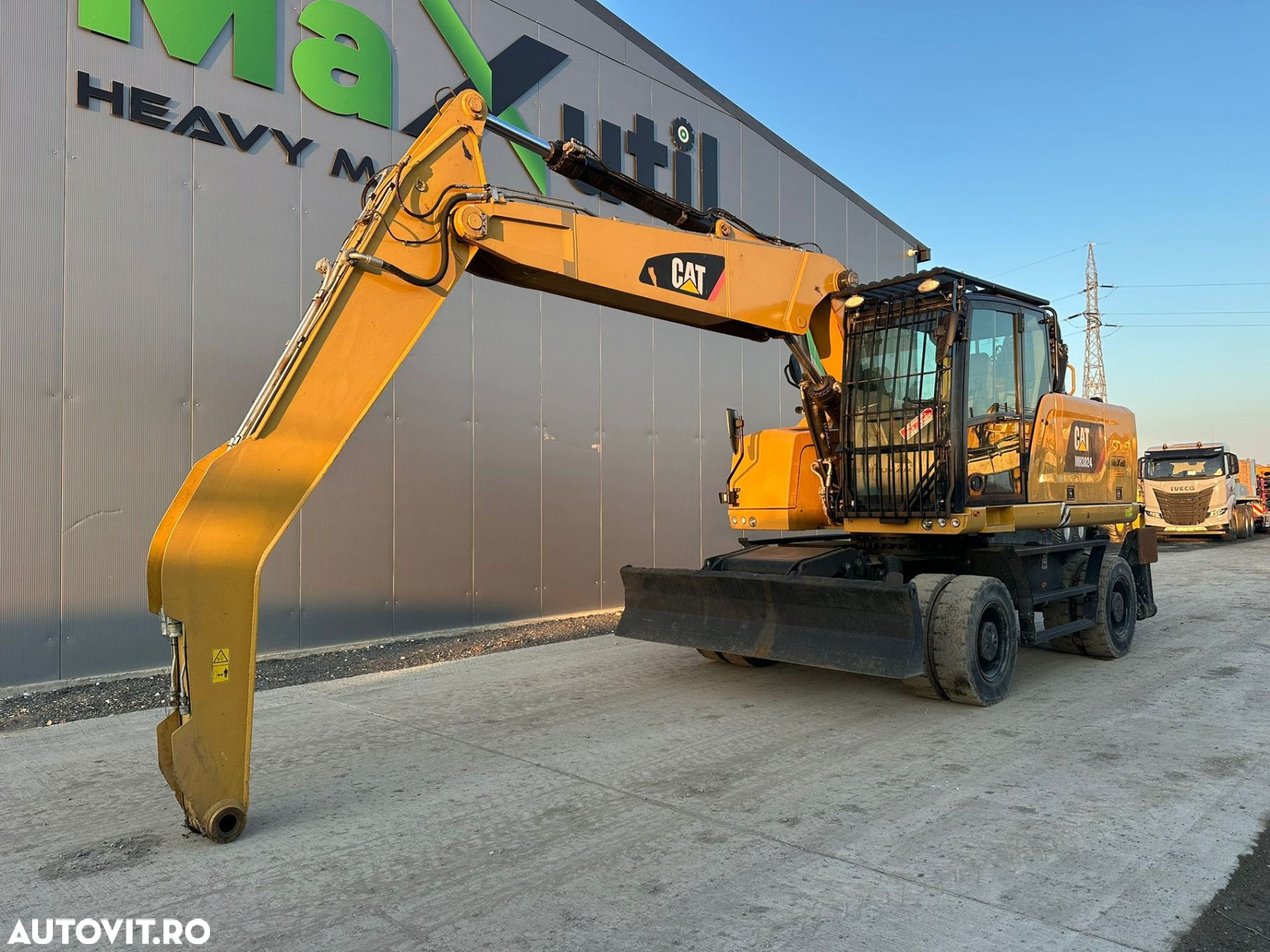 Cat M 3024 Excavator pe Roti - 3