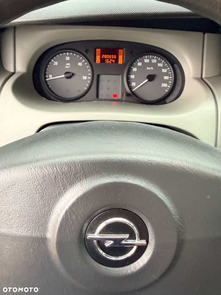 Opel Vivaro - 10