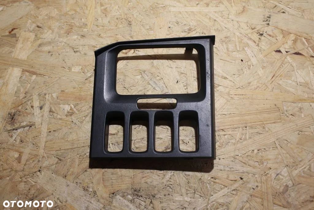 # SCANIA R XPI RAMKA PANEL KONSOLI DESKI ROZDZIELCZEJ PRZEŁĄCZNIKÓW 1868289 - 1