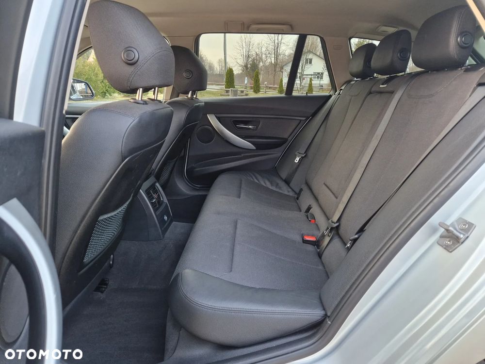 BMW Seria 3 320d xDrive - 16