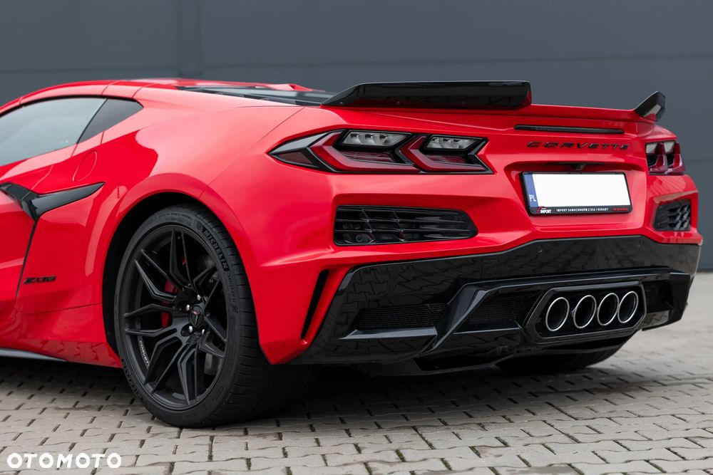 Chevrolet Corvette - 14