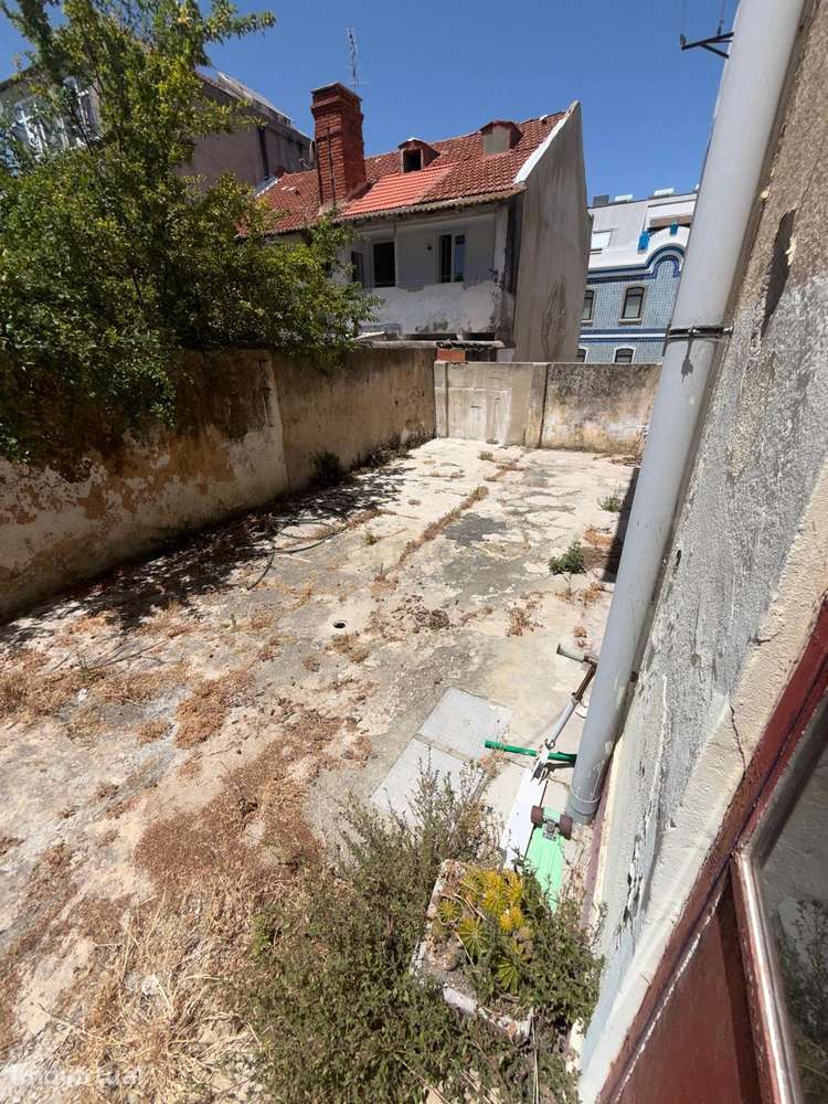 Apartamento Renovado em Barreiro com Terraço e Boa Localização - Grande imagem: 5/14