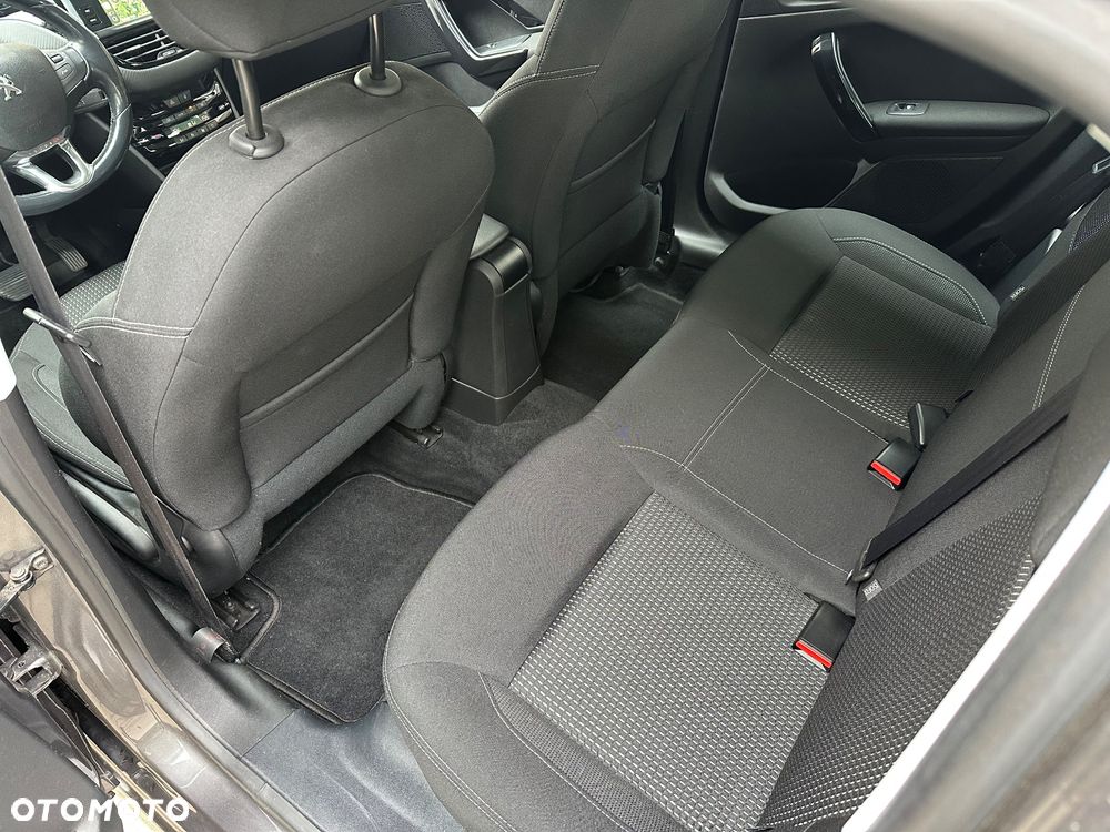 Peugeot 208 - 17