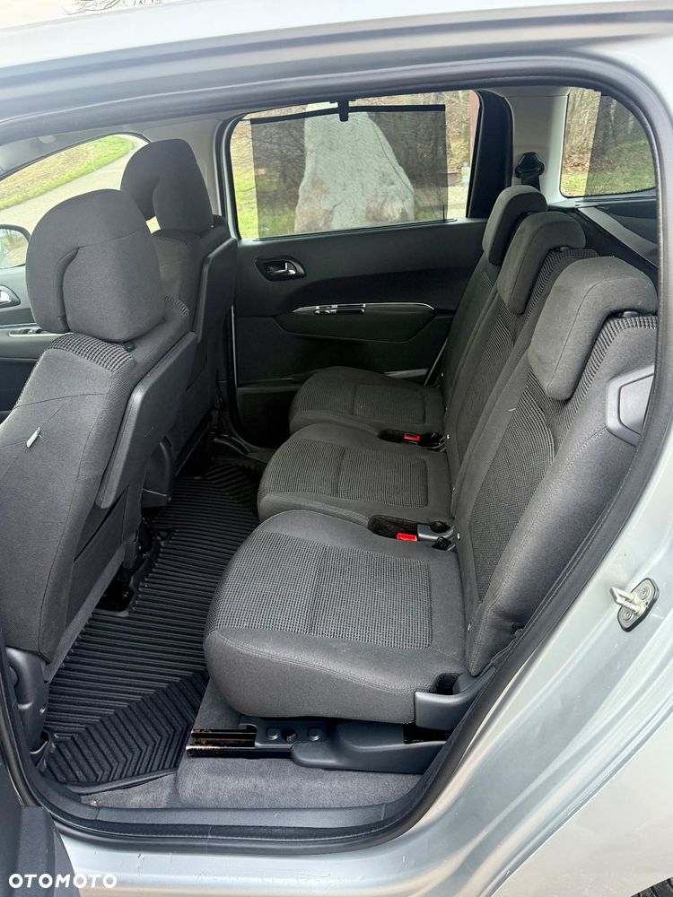 Peugeot 5008 1.6 HDi Family 7os - 23