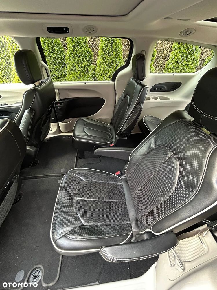 Chrysler Pacifica - 10