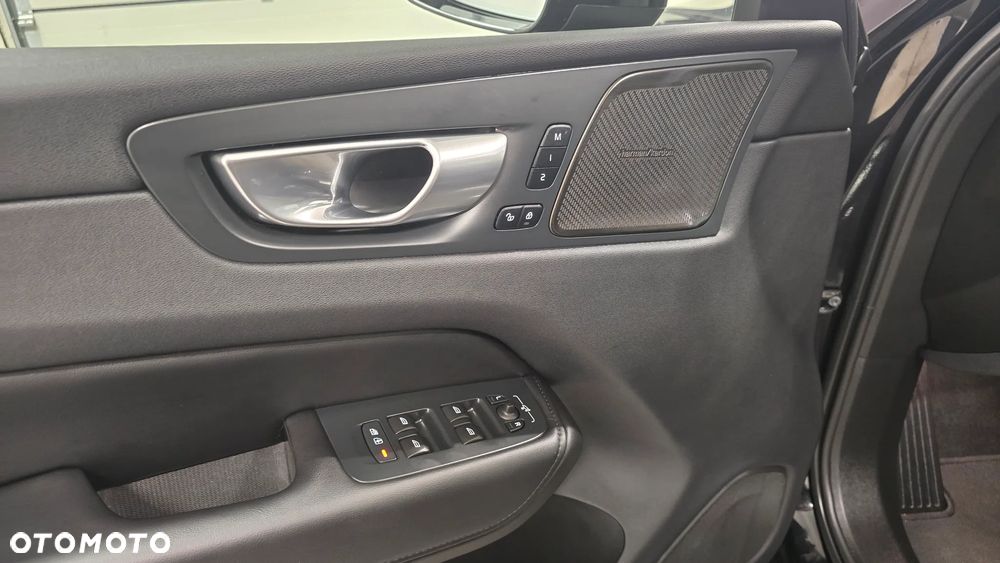 Volvo XC 60 B4 D Plus Dark - 13