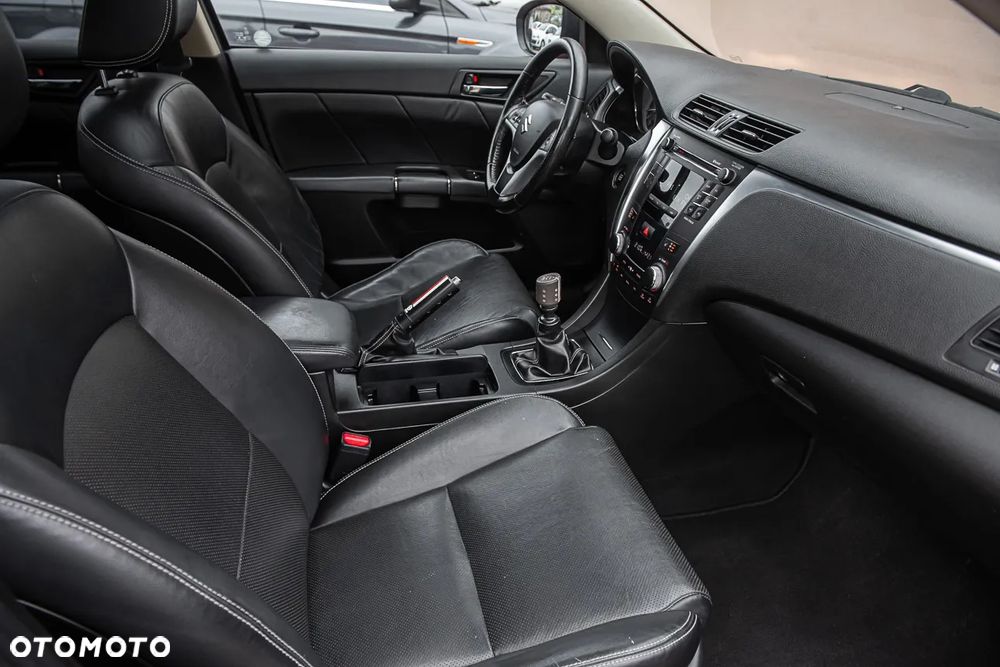 Suzuki Kizashi 2.4 Sport - 19