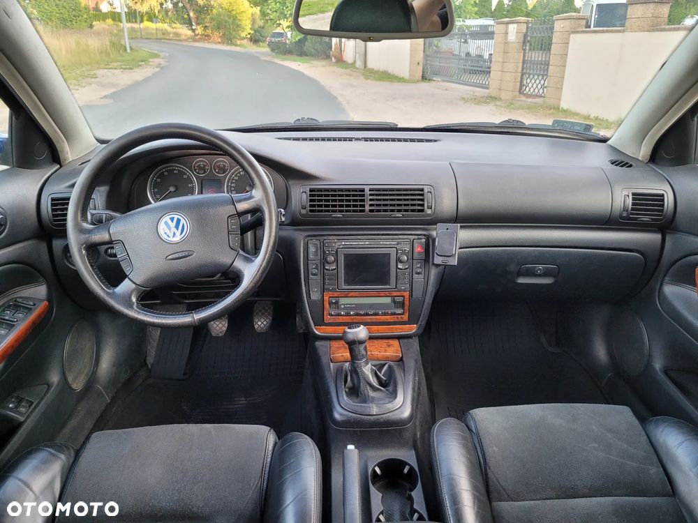 Volkswagen Passat 2.8 V6 4Mot Highline - 8