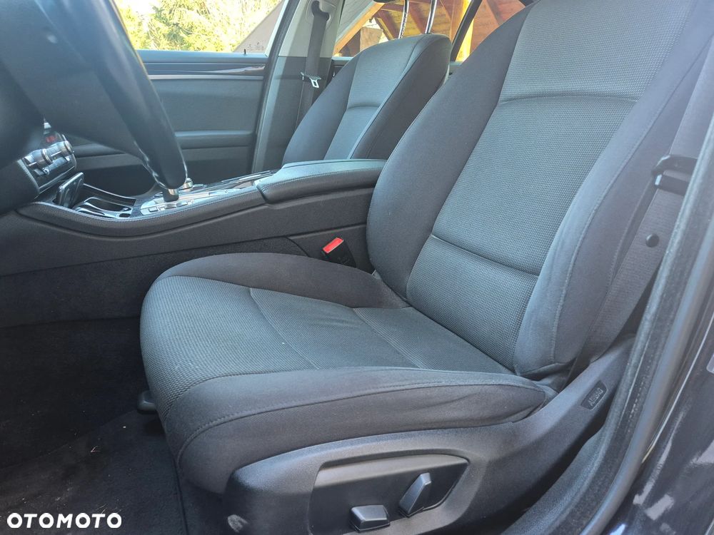 BMW Seria 5 518d - 22