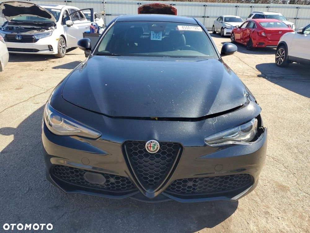 Alfa Romeo Giulia - 5