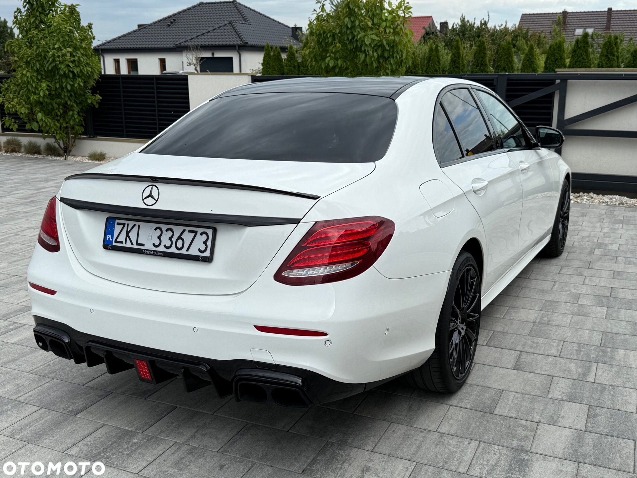 Mercedes-Benz Klasa E 400 4-Matic 9G-TRONIC - 13