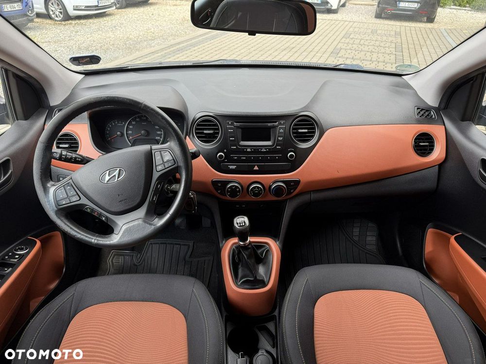 Hyundai i10 1.0 Fifa World Cup Edition - 16