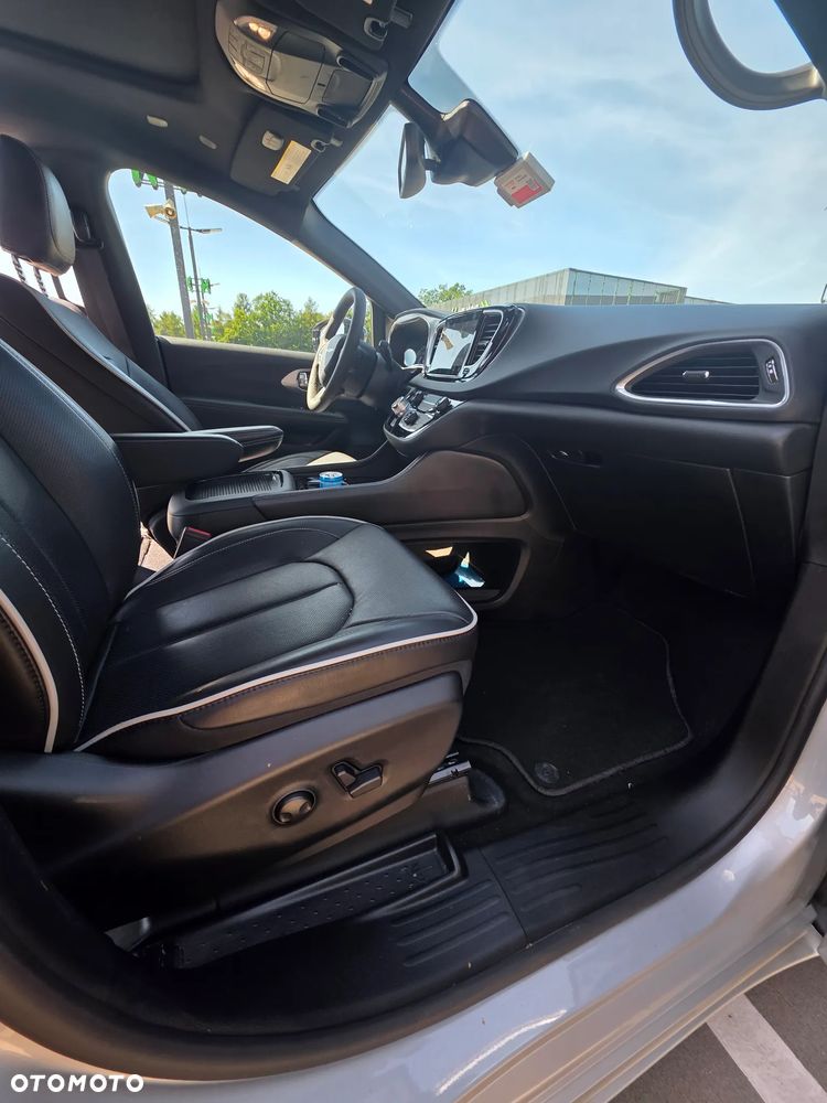 Chrysler Pacifica - 37