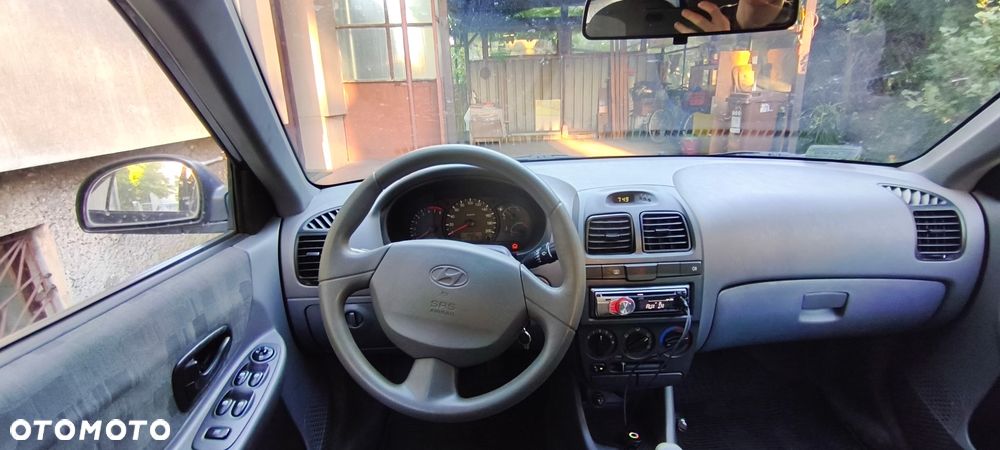 Hyundai Accent 1.5 Comfort - 10