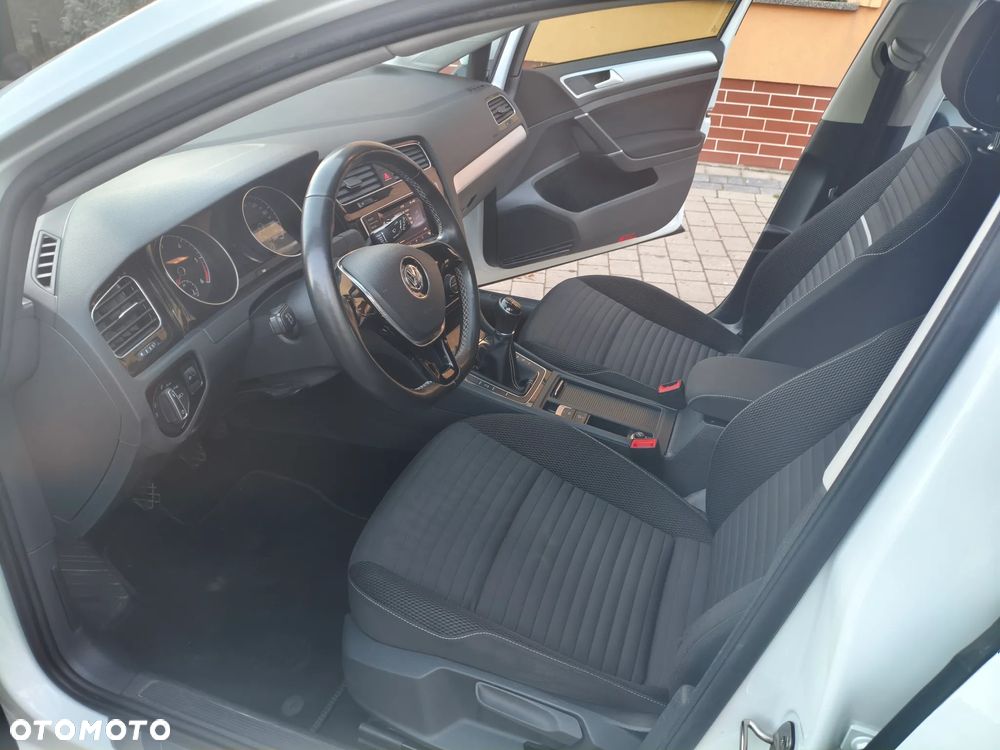 Volkswagen Golf 1.6 TDI BlueMotion Technology Cup - 24