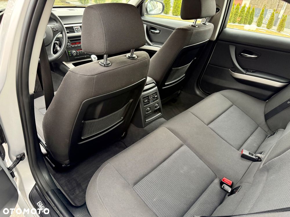 BMW Seria 3 318i Edition Exclusive - 16