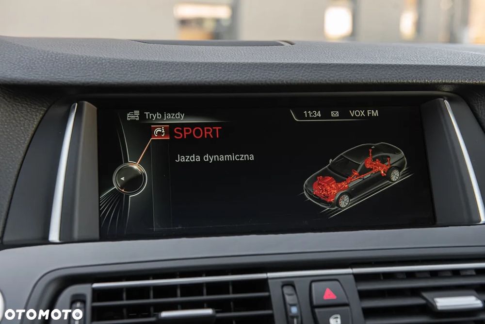 BMW Seria 5 525d Sport-Aut Luxury Line - 24