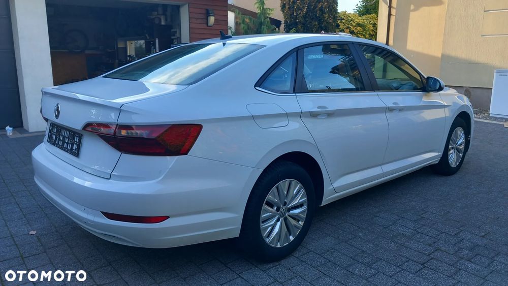 Volkswagen Jetta - 2
