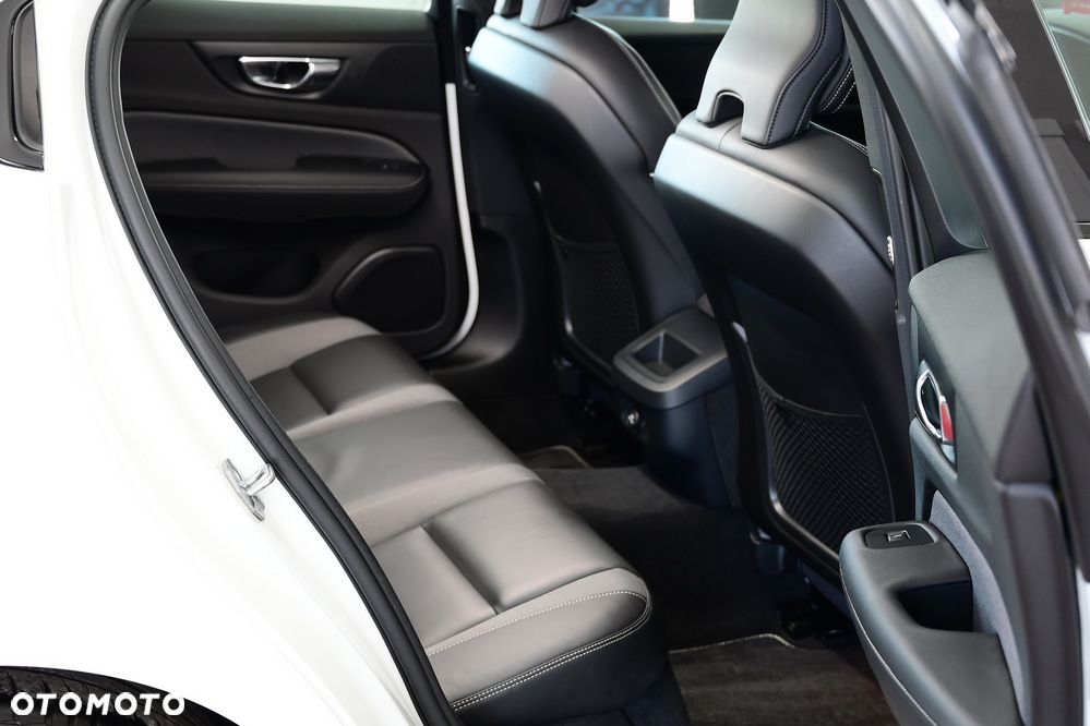 Volvo S60 T4 R-Design - 11