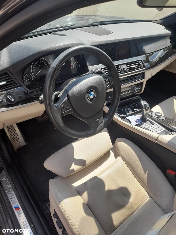 BMW Seria 5 535i xDrive - 14