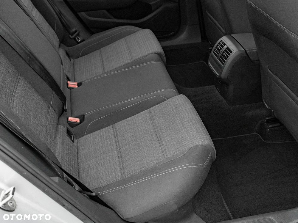 Volkswagen Passat 2.0 TSI Business DSG - 31