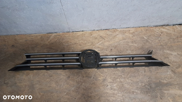 grill atrapa touran 2 II 5ta853651ac USZKODZONY