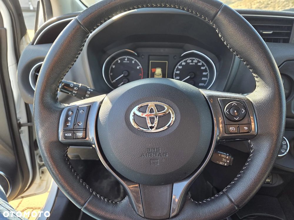 Toyota Yaris 1.5 Premium - 8