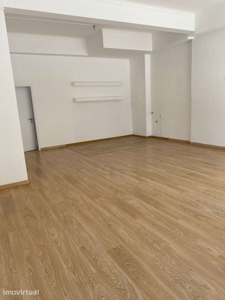 Arrendo loja bem situada - Grande imagem: 2/5