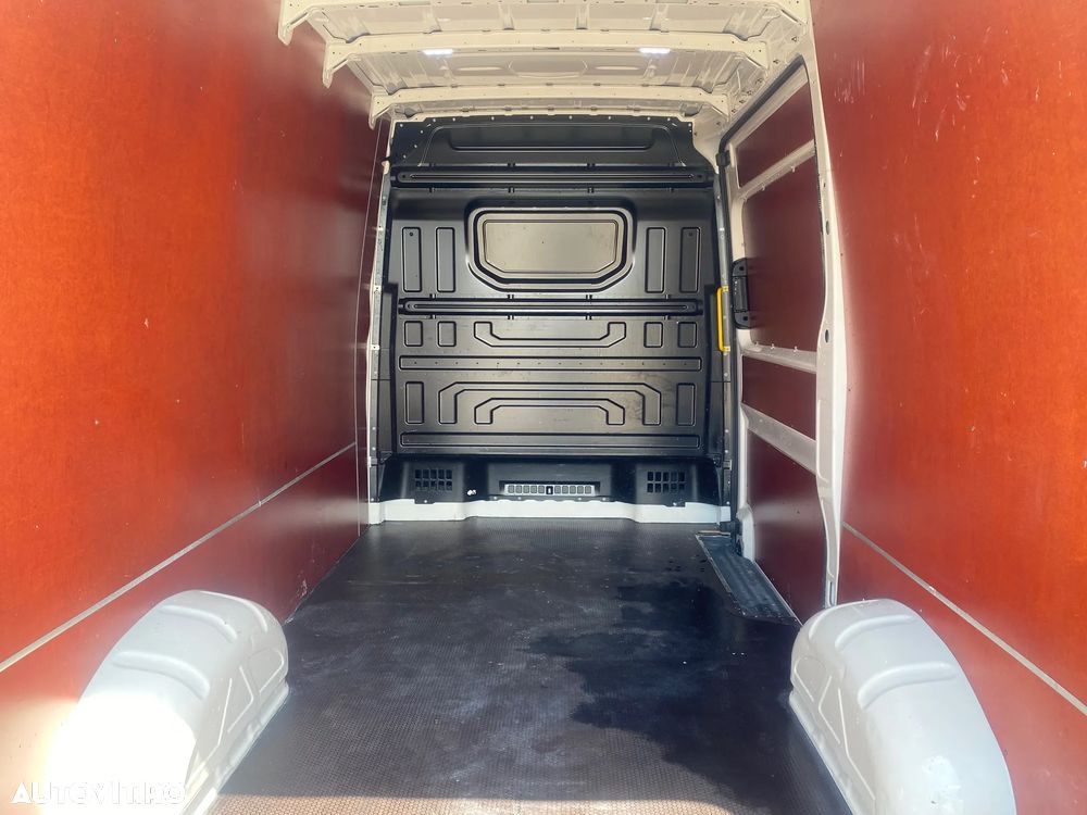 Volkswagen CRAFTER - 9