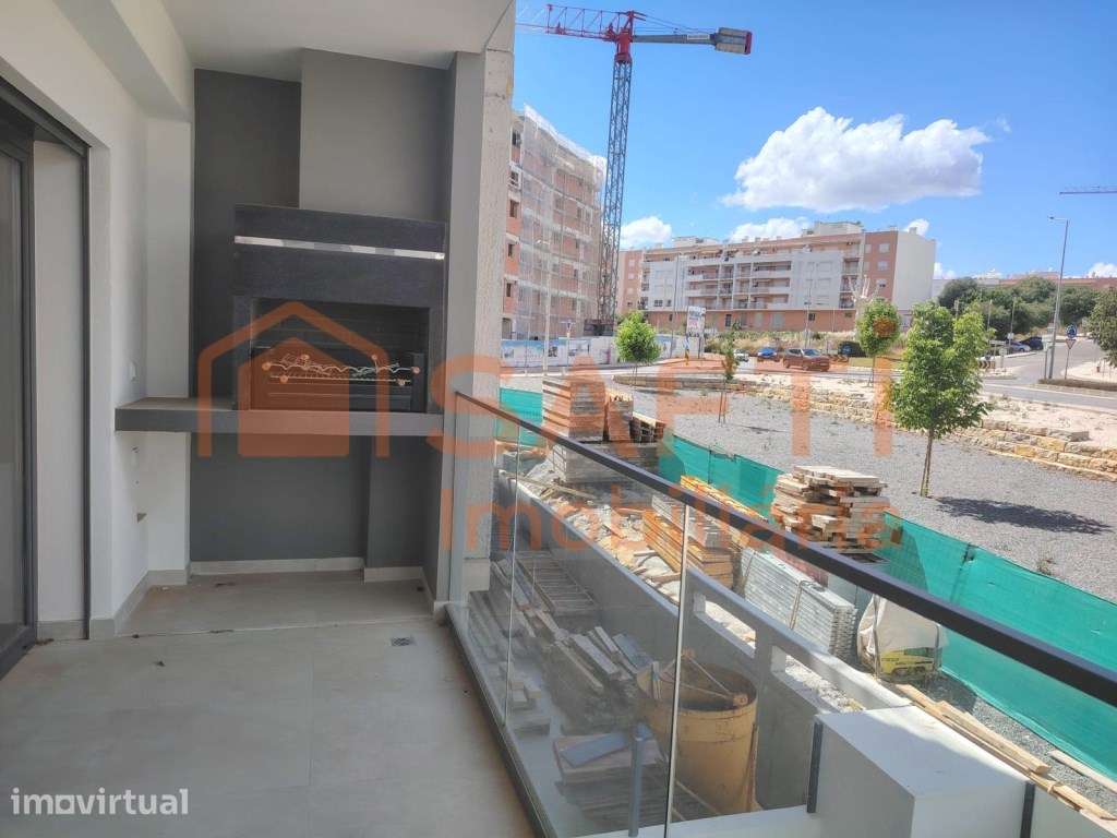 ARMAÇÃO DE PÊRA - T2 A 200M DA PRAIA
 90 m² | 430 000 € - Grande imagem: 2/8