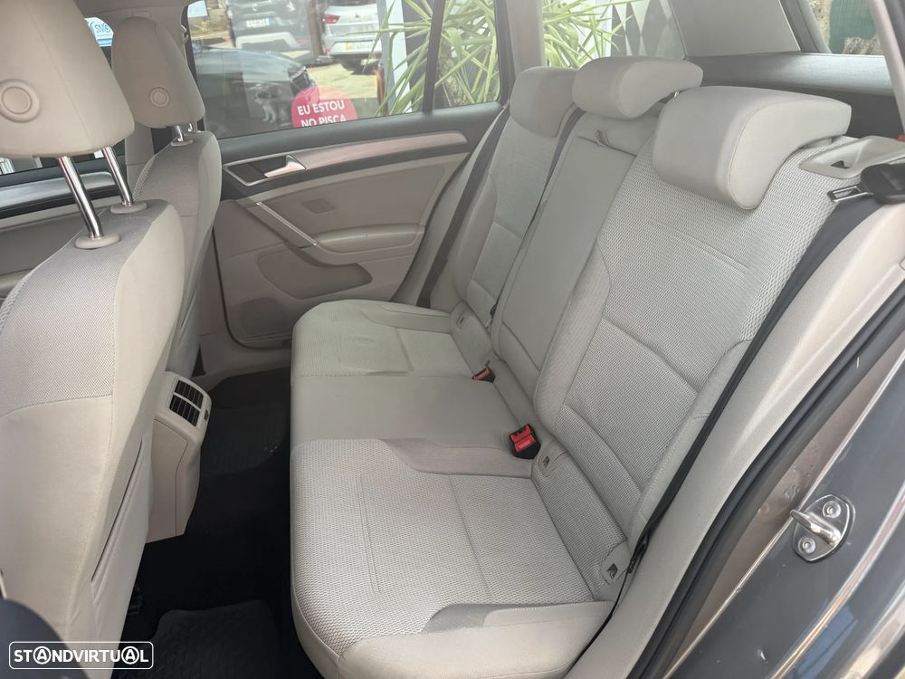 VW Golf Variant 1.6 TDi Confortline DSG - 18