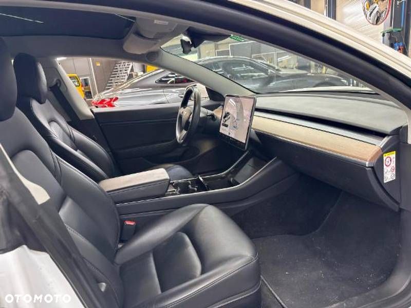Tesla Model 3 Langstreckenbatterie Allradantrieb Dual Motor - 10