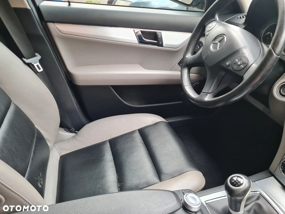 Mercedes-Benz Klasa C 320 CDI DPF Avantgarde - 22