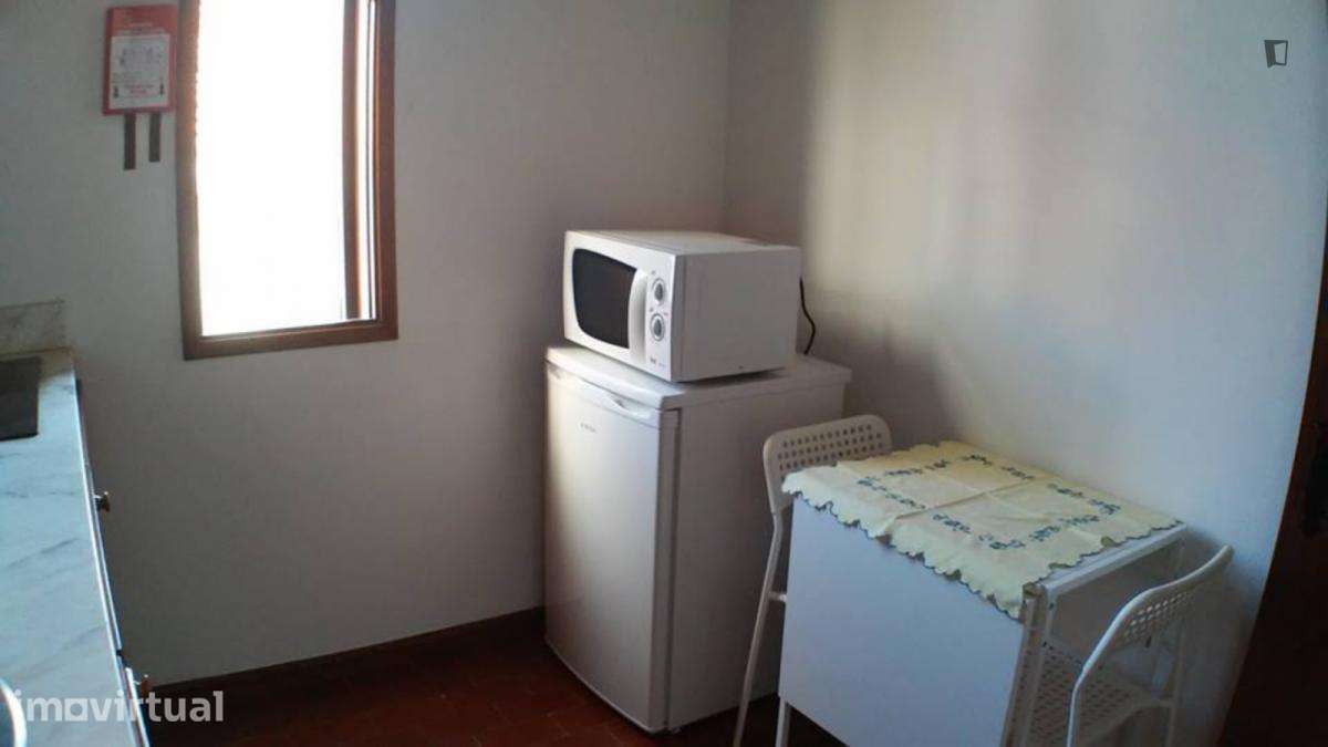 Quarto - localizado em Campanhã Porto - Grande imagem: 2/4