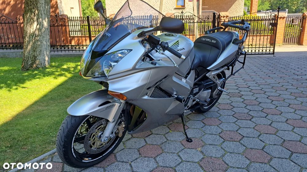 Honda VFR - 8