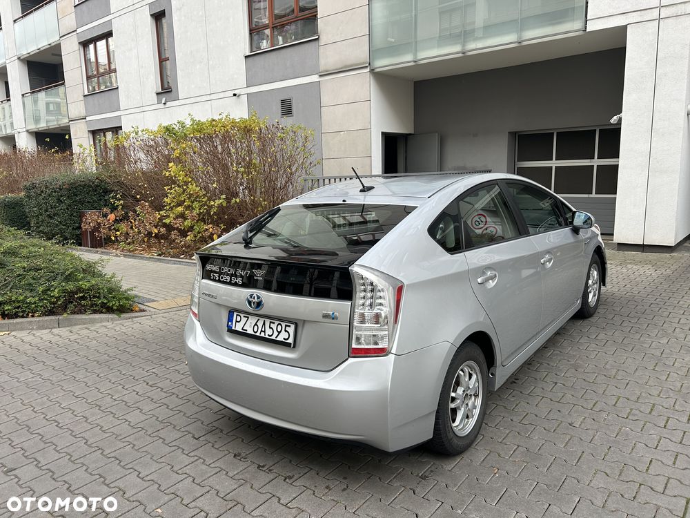 Toyota Prius 1.8 HSD Sol - 12