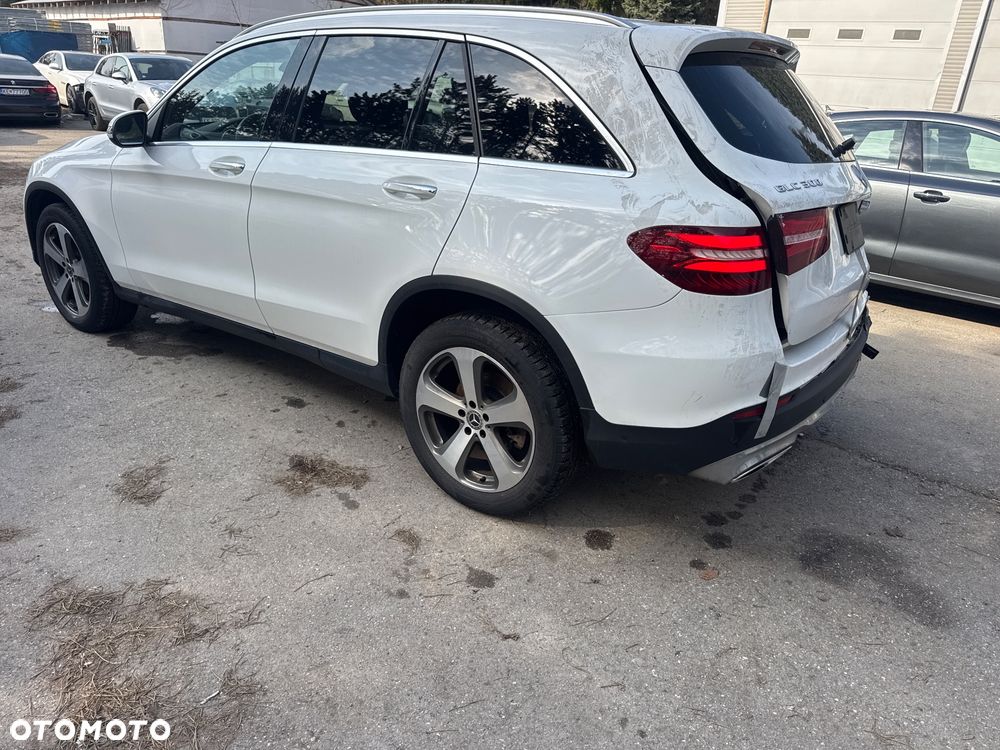 Mercedes-Benz GLC 300 4Matic 9G-TRONIC - 4