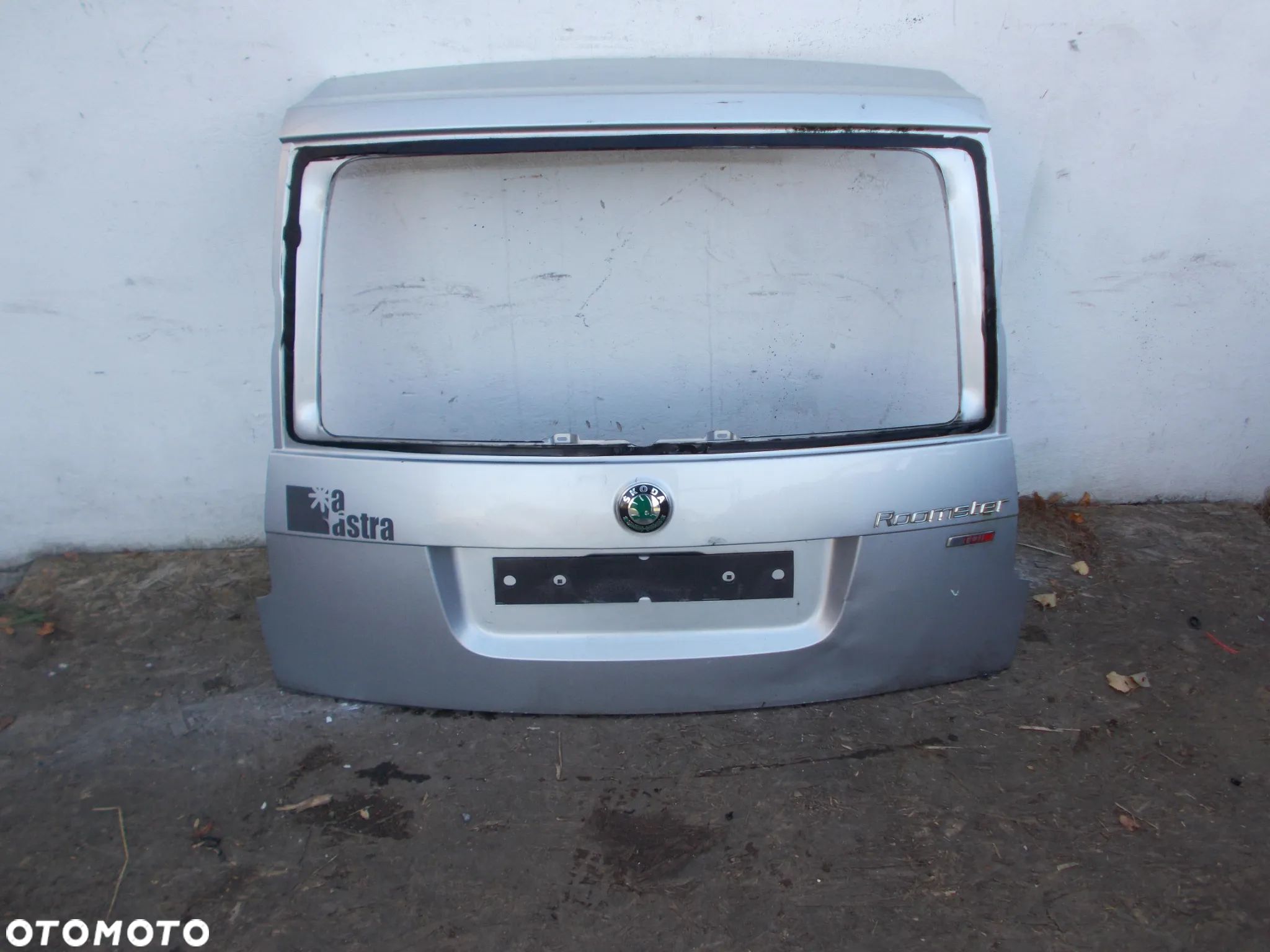 SKODA ROOMSTER KLAPA TYŁ TYLNA BAGAŻNIKA HB SEDAN - 1