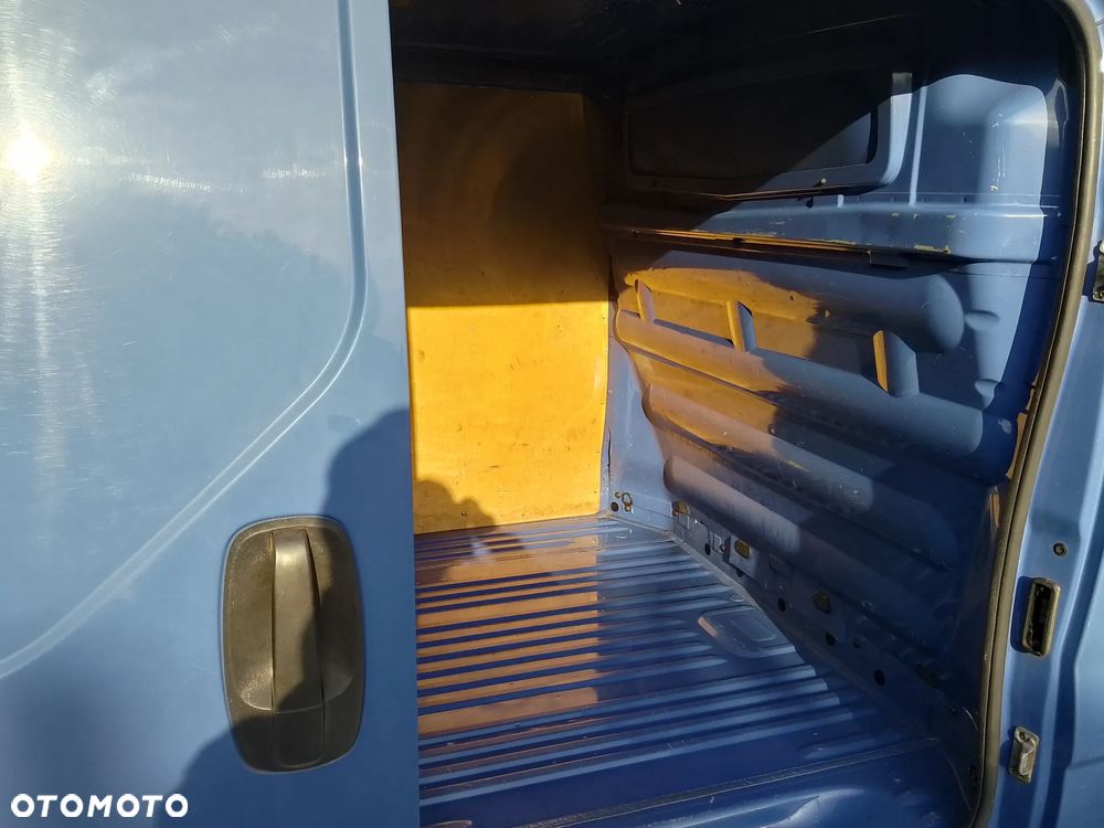 Opel Vivaro - 8