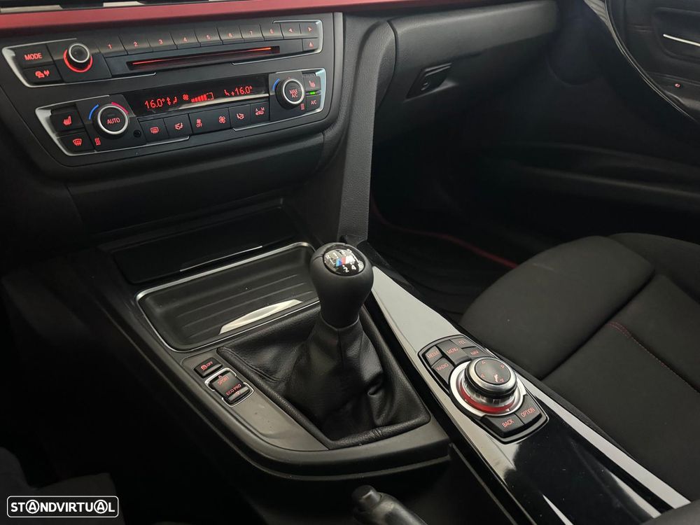 BMW 320 d Pack M - 16