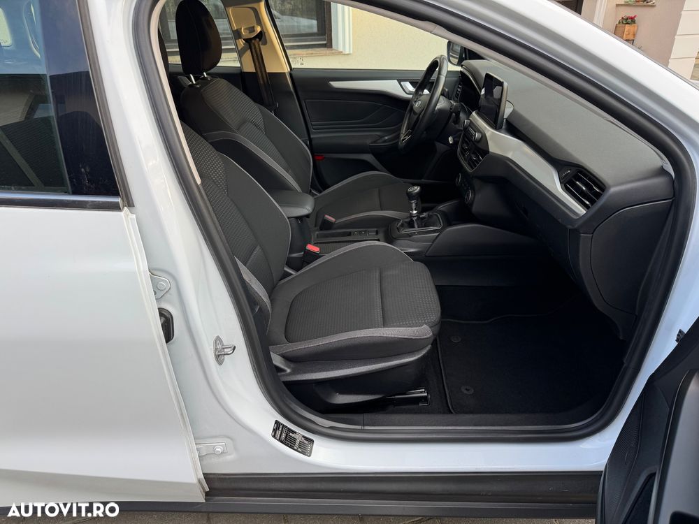 FORD Focus 2021 — imagine 10