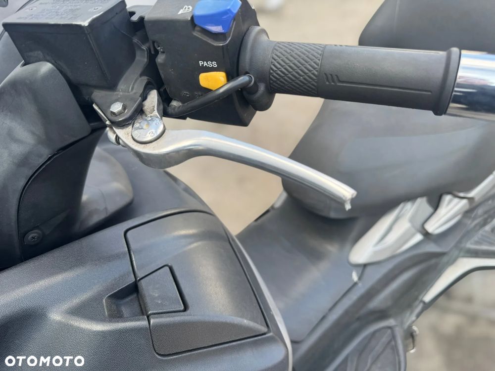 Suzuki Burgman - 17