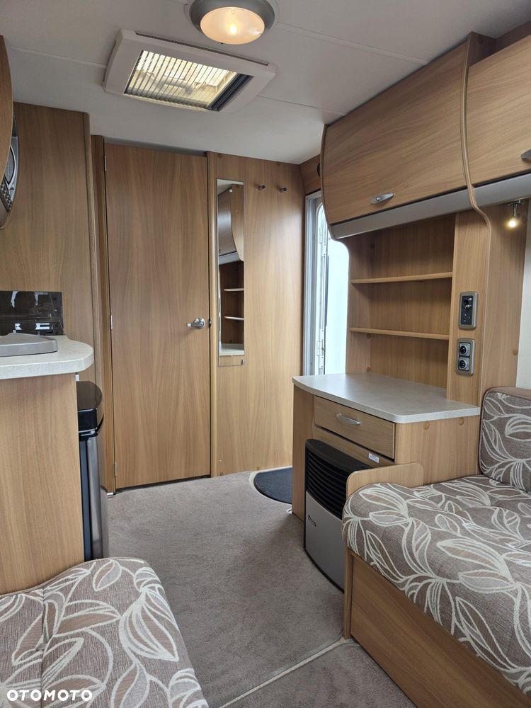 SWIFT CHARISMA 230 - 14