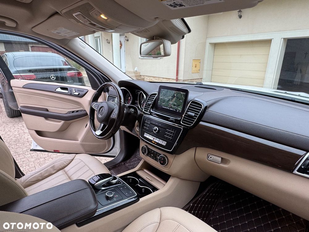 Mercedes-Benz GLS - 18