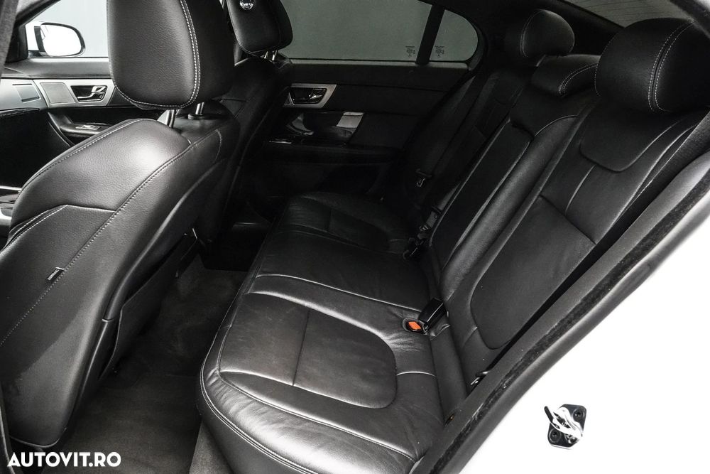Jaguar XF 2.2D Premium Luxury - 16