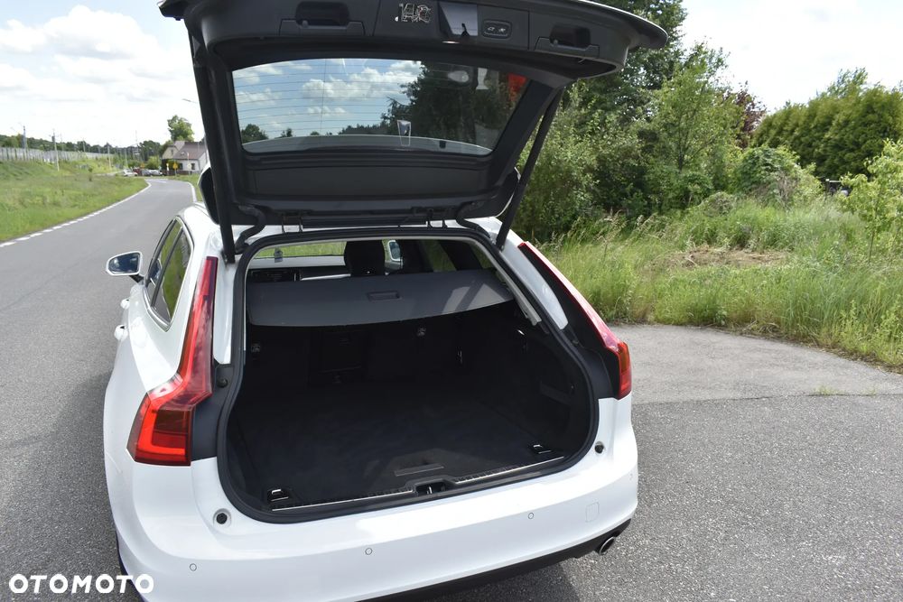 Volvo V90 D4 Momentum Pro - 26