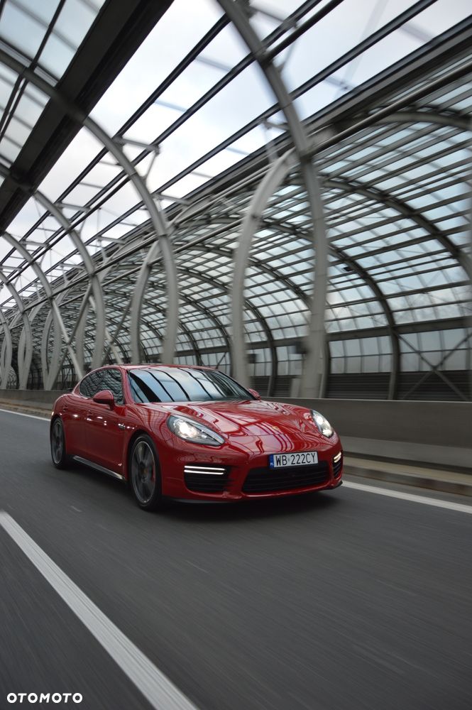 Porsche Panamera GTS PDK - 8