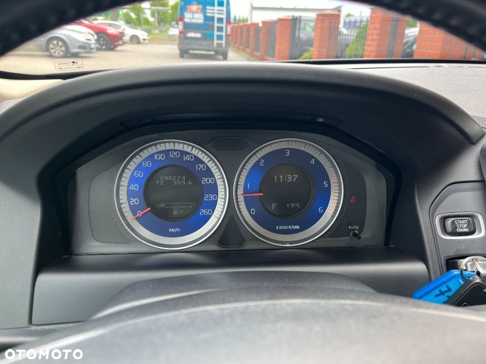 Volvo XC 60 2.4D AWD RDesign - 9
