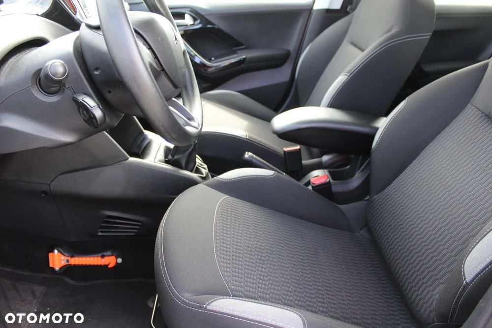 Peugeot 208 1.6 BlueHDi Allure S&S - 11