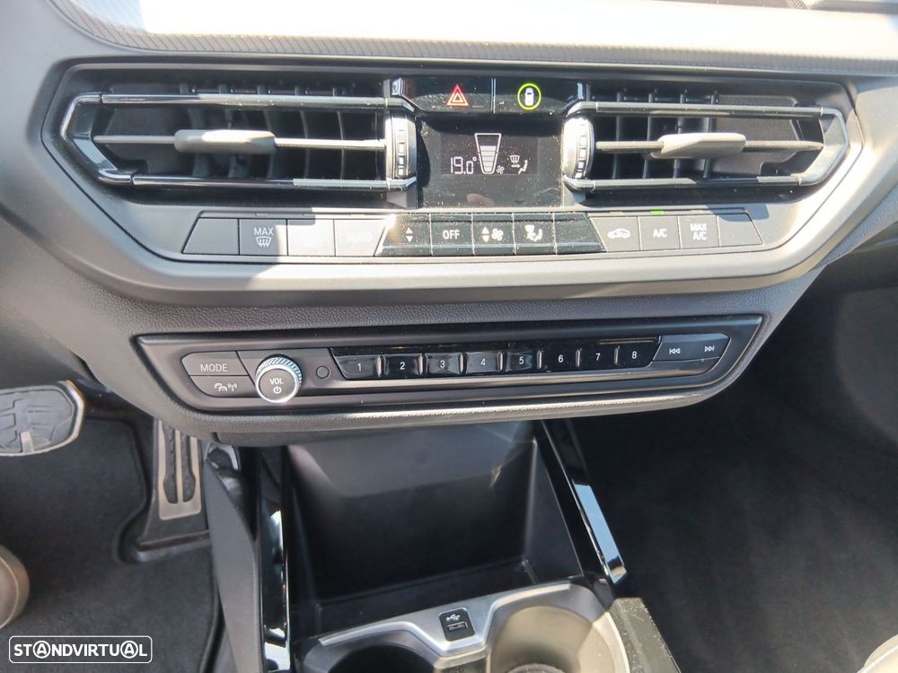 BMW 116 d Pack Desportivo M Auto - 16